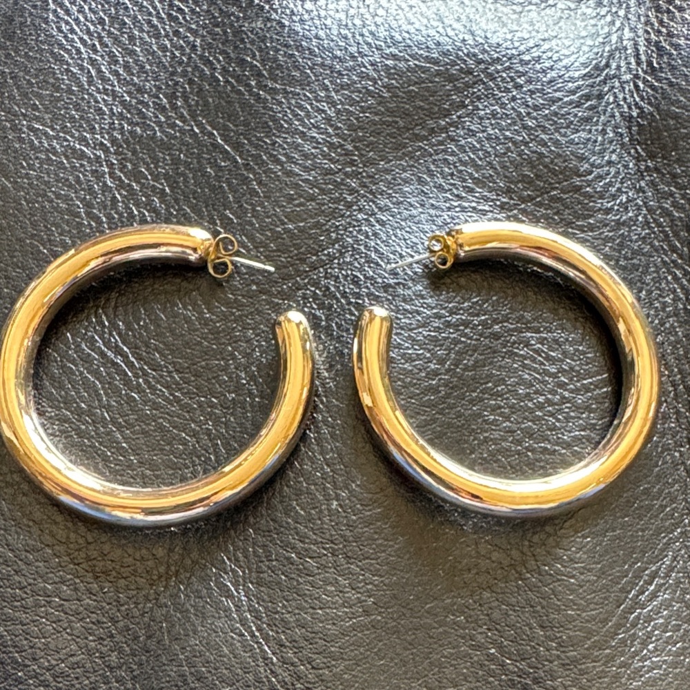 Elegant Gold Hoop Earrings